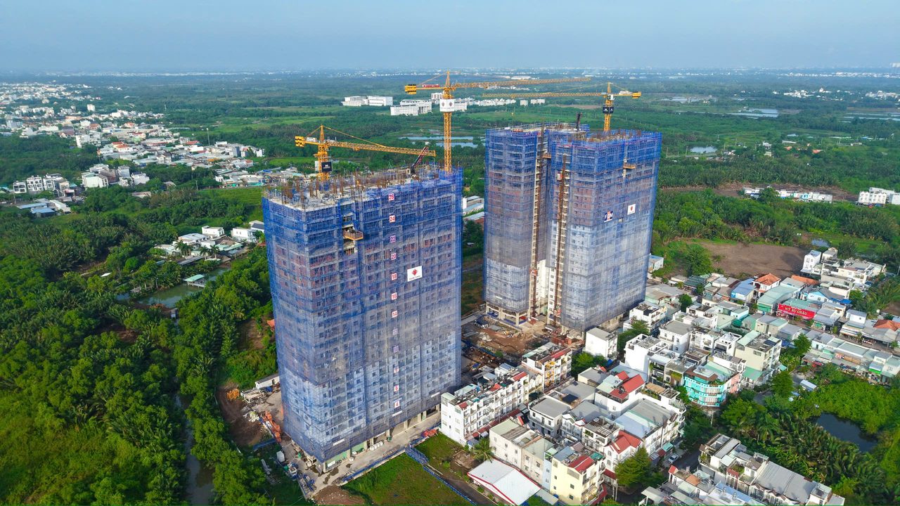 Cụm tháp Khải Hoàn Prime ven sông nhìn từ trên cao